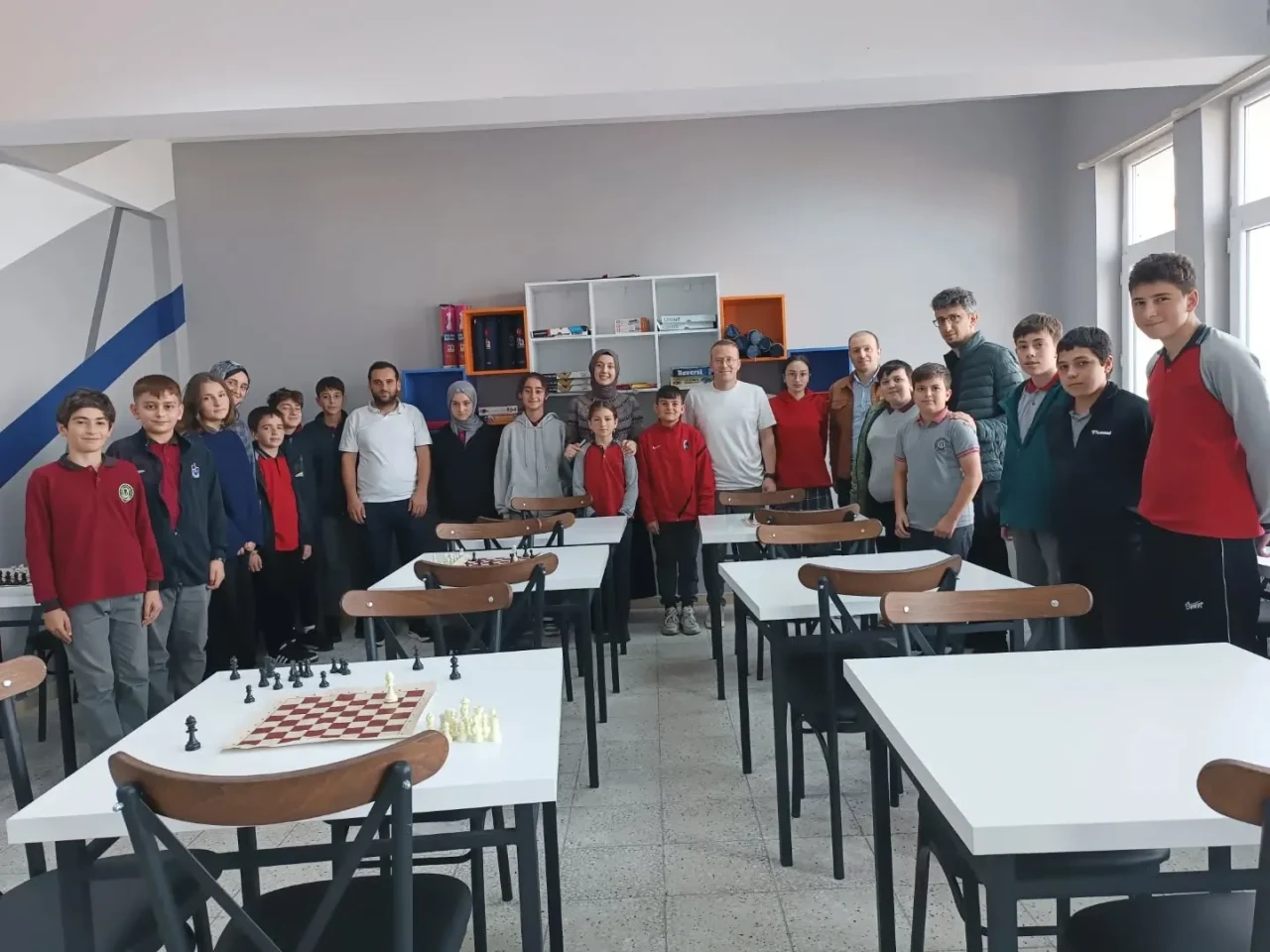 İyidere'de Ortaokullar Arası Satranç Turnuvası Renklendi, Öğrenciler Dostluk İçin Yarıştı