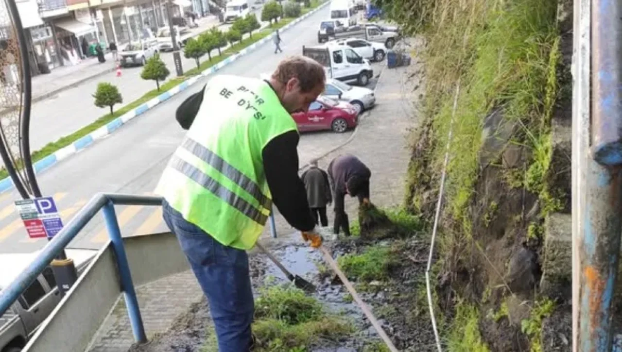 Pazar'da merdivenler temizlendi, su sorununa çözüm planlandı!