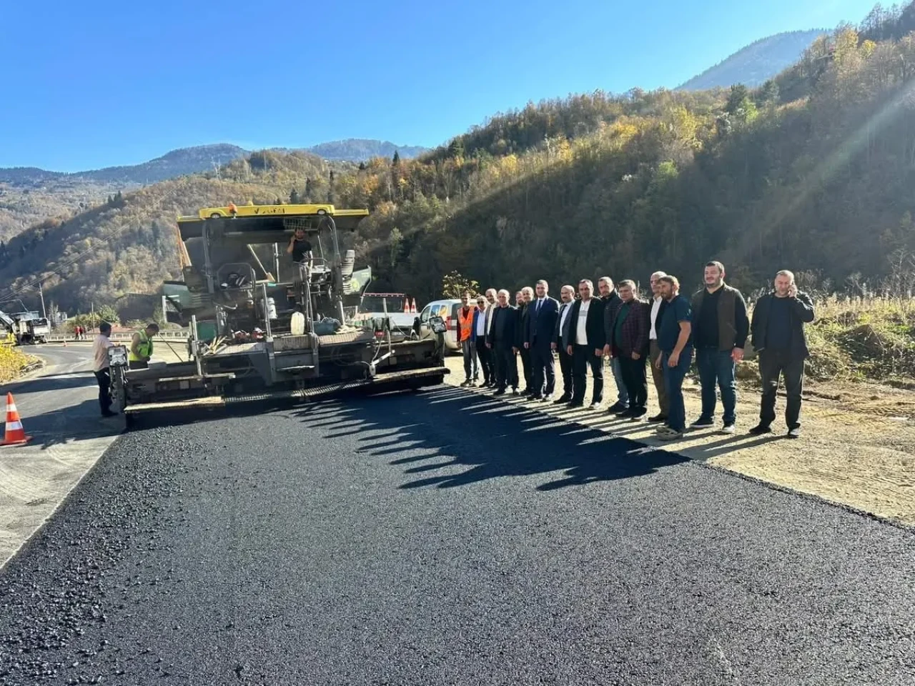Artvin'de Karayolu Sıcak Asfalt Çalışmaları İle Ulaşım Kalitesi Artacak