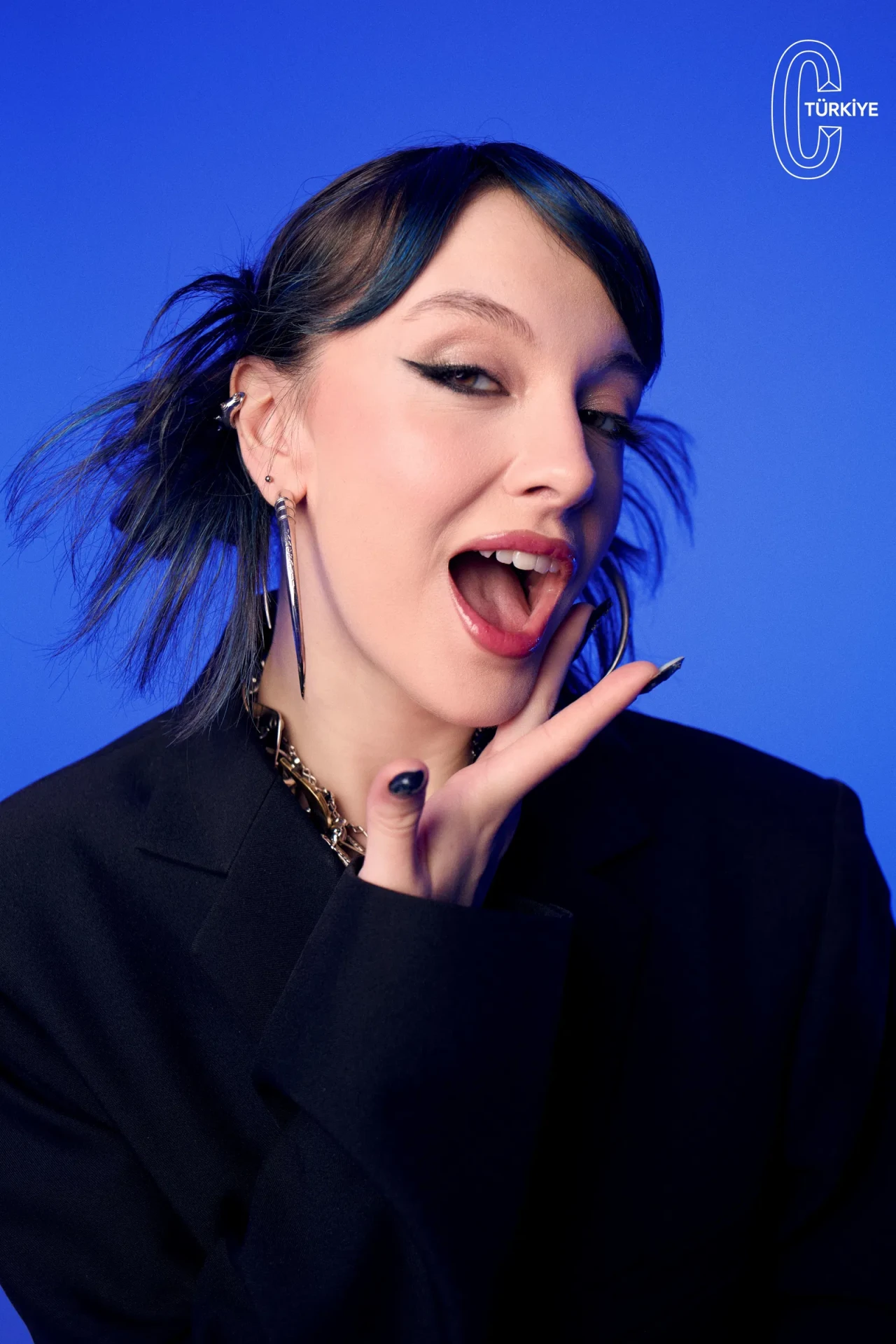 Zeynep Sude Oktay kimdir? Manifest grubu üyesinin hayatı ve kariyeri