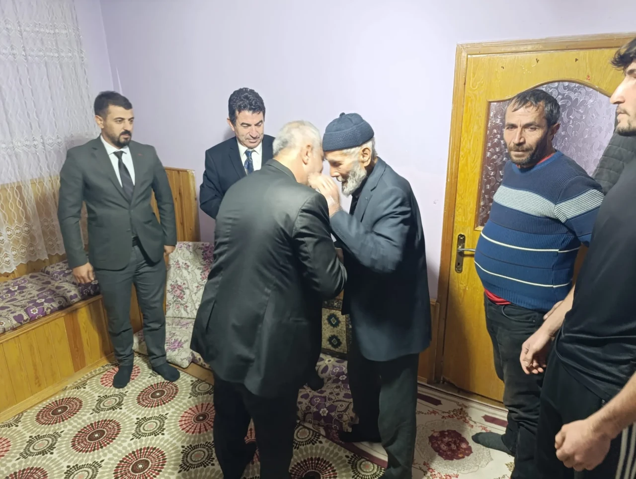 MHP Erzurum Teşkilatı, Vatandaşların Sıkıntılarını Dinleyerek Çözüm Yollarını Aradı!