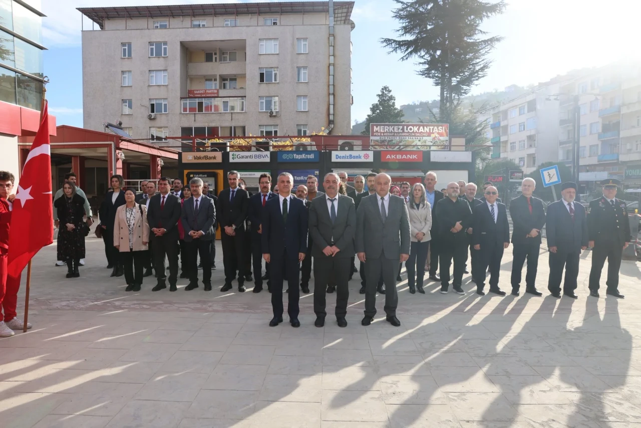 Yomra'da 24 Kasım Öğretmenler Günü coşkuyla kutlandı, eğitim camiası bir araya geldi