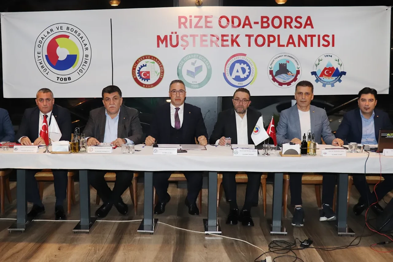 Rize'de Oda-Borsa Toplantısında Ekonomi ve Turizm Konuları Ele Alındı
