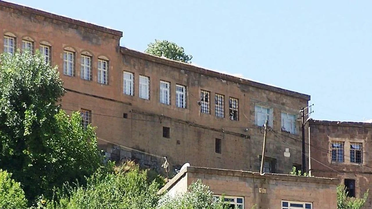 Bitlis İl Kültür ve Turizm Müdürlüğü iletişim bilgileri: Bitlis İl Kültür ve Turizm Müdürlüğü telefonu kaç? Adresi ne?