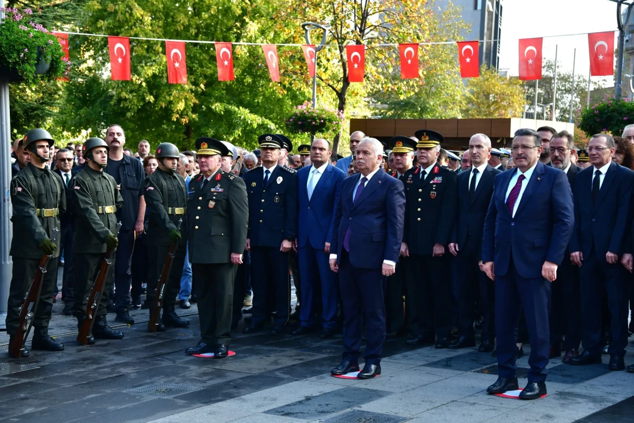 Vali Yıldırım 10 Kasım Atatürk’ü Anma Törenine Katıldı