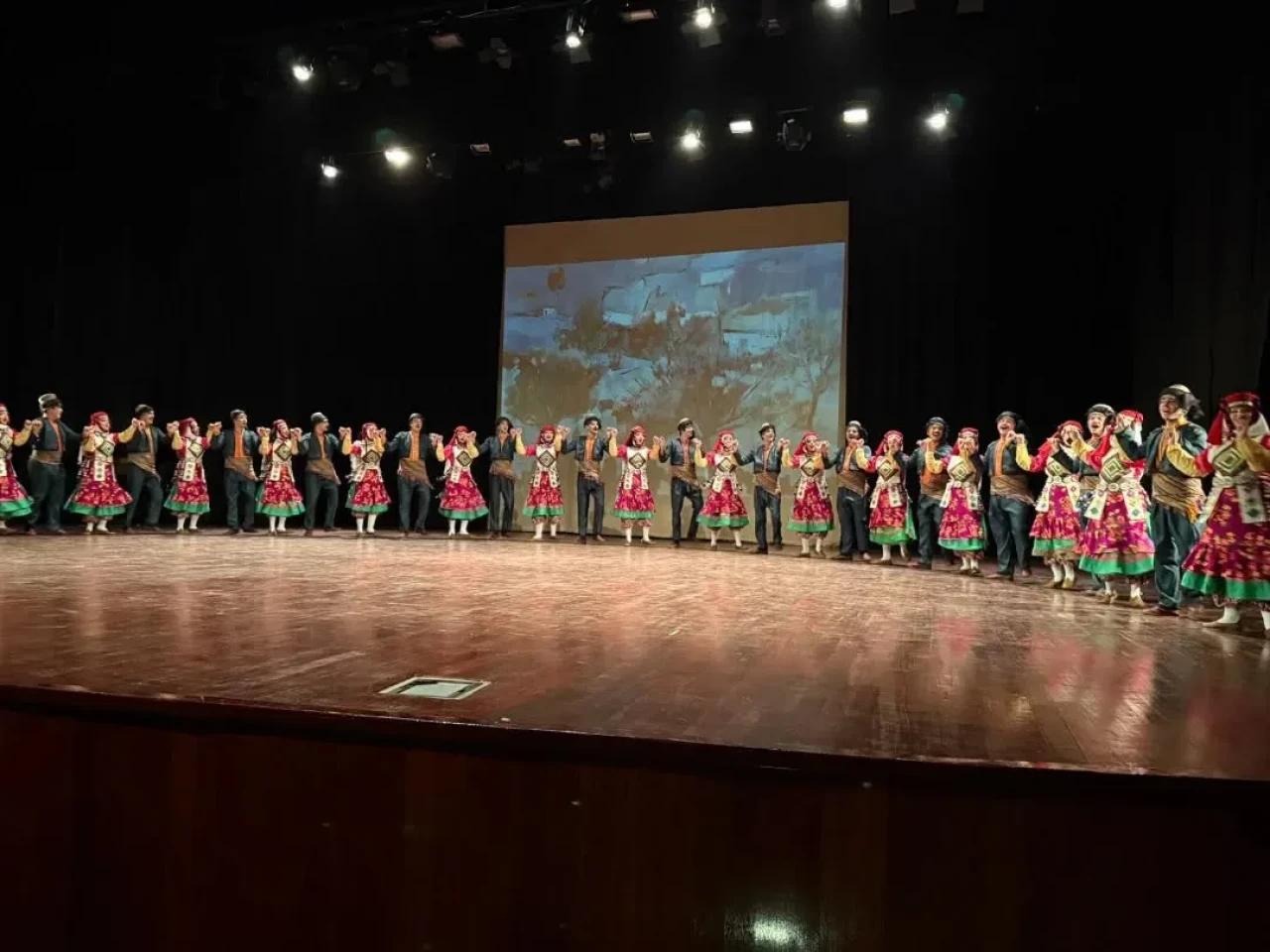 Artvin'de Uca Dağlar Dans Gösterisi Büyük İlgiyle İzlendi