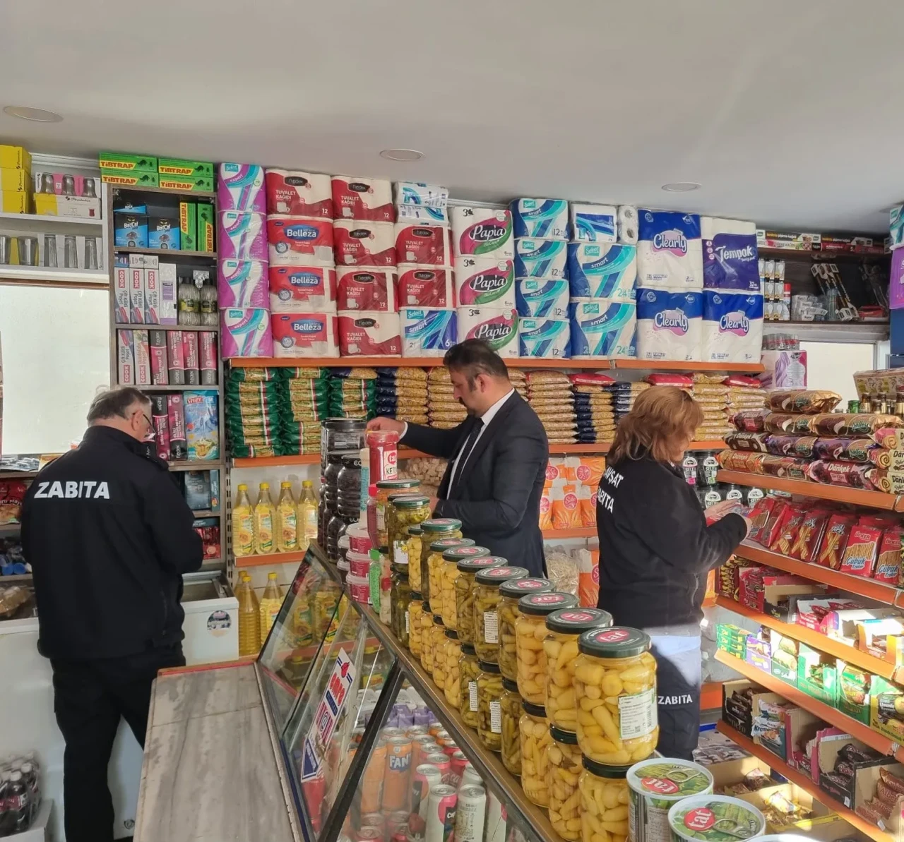 Şavşat Belediyesi’nden Market Denetimi: Kamu Sağlığı İçin Ürünler İmha Edildi