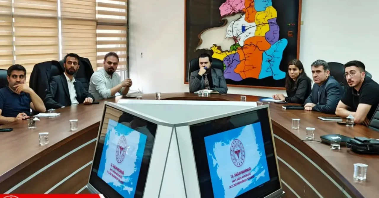Van’da Başhekimler Toplantısı: Sağlık Hizmetlerinde İyileştirme Adımları Ele Alındı