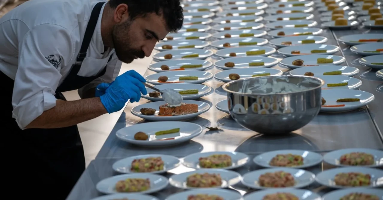 Artvinli öğrenci Serenay Bağ, Somon Yemekleri Yarışması'nda birinci oldu