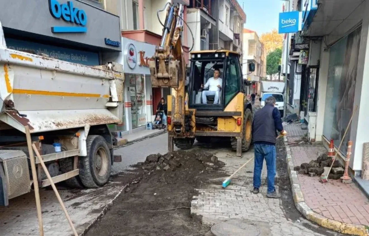 Beşikdüzü'nde doğalgaz sonrası yol onarımları hızla devam ediyor, konfor artıyor