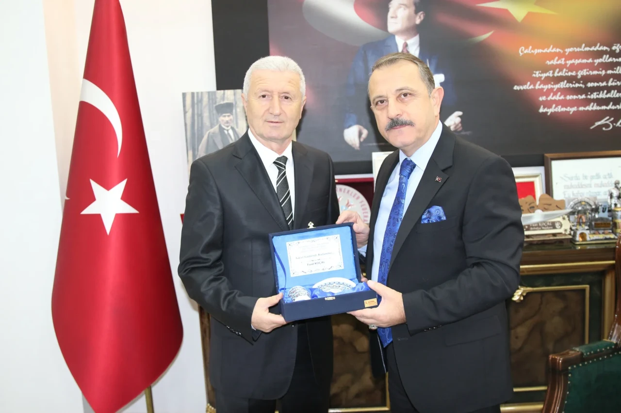 Eğitimci Malkoçoğlu'na Vakfıkebir'de veda hediyesi ve teşekkür ziyareti düzenlendi