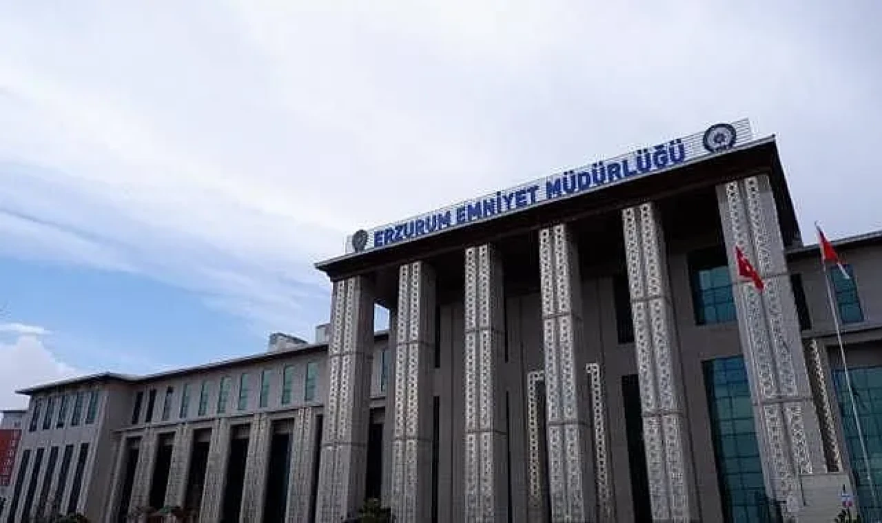 Erzurum'da uyuşturucu operasyonu: 14 şüpheli ile birlikte çok sayıda uyuşturucu madde ele geçirildi