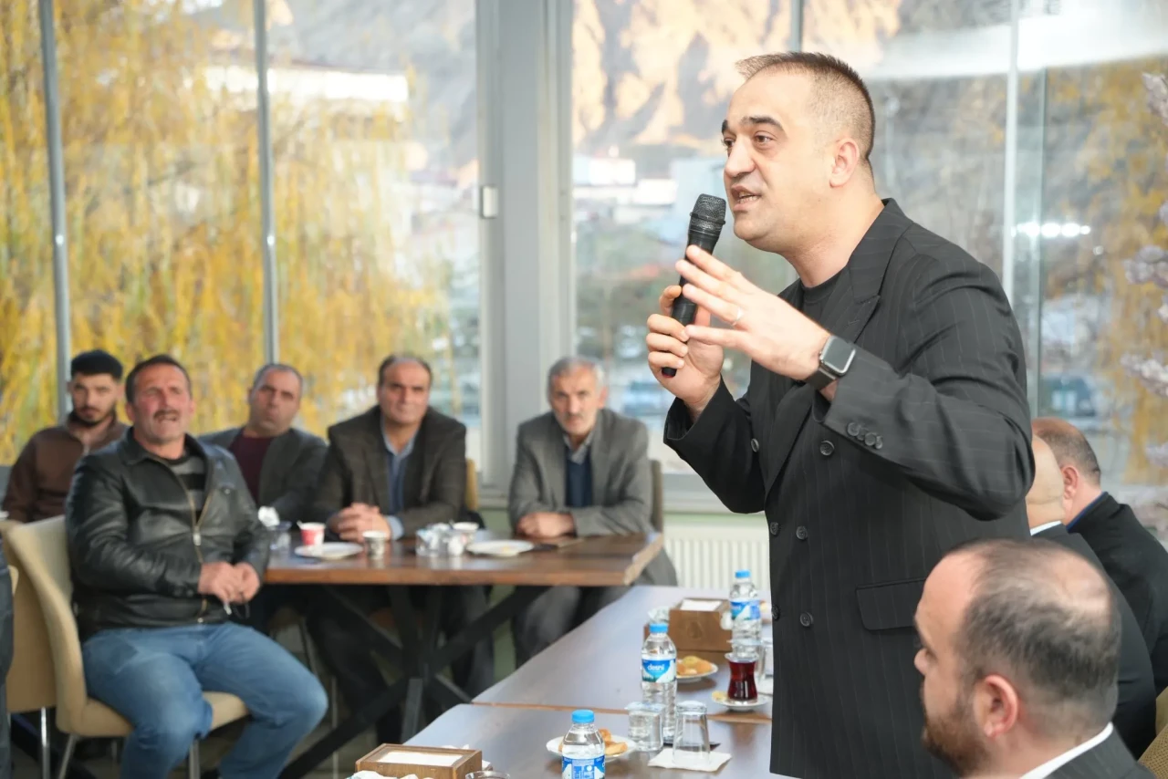 MHP'den Oltu'ya Ziyaret: Derdin Derdimiz Sohbetleriyle Vatandaşla Buluşma