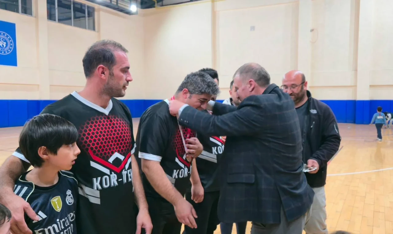 Şavşat'ta Futsal Turnuvası'nda Konya Yolu Takımı Şampiyonluk Sevinci Yaşadı