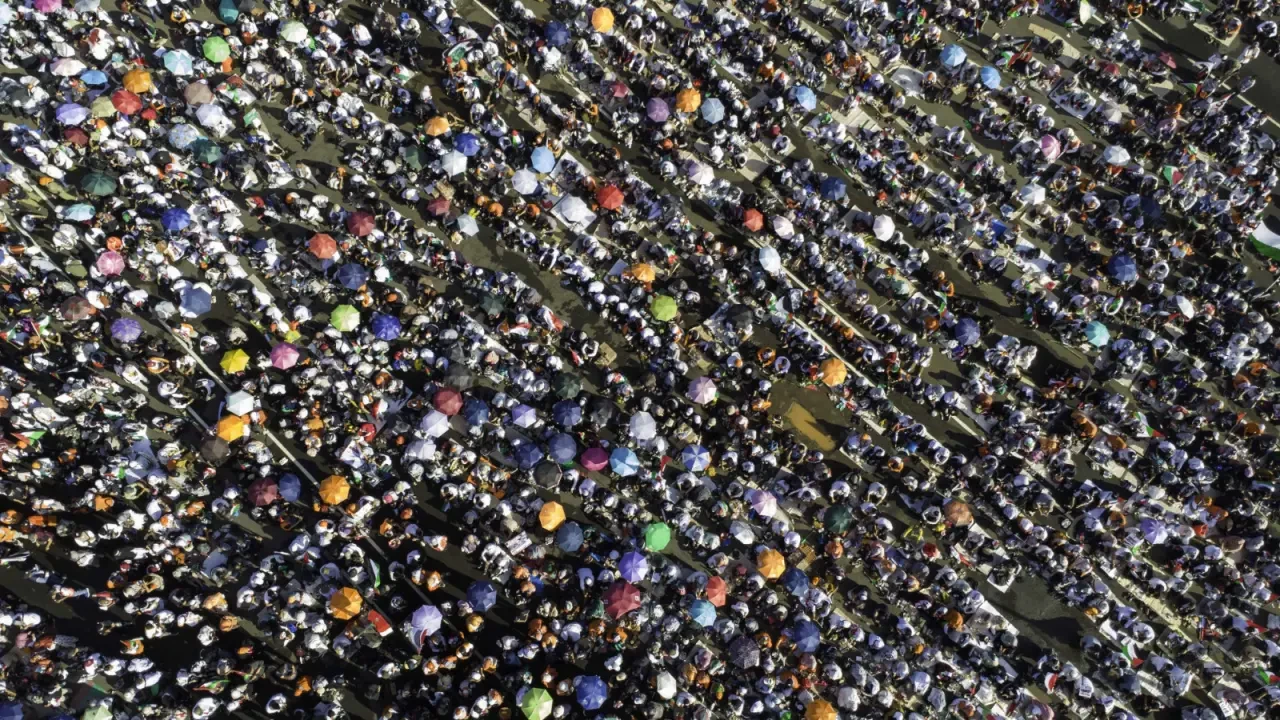 42 milyon kişinin yaşadığı dünyanın en kalabalık şehri batmaya başladı