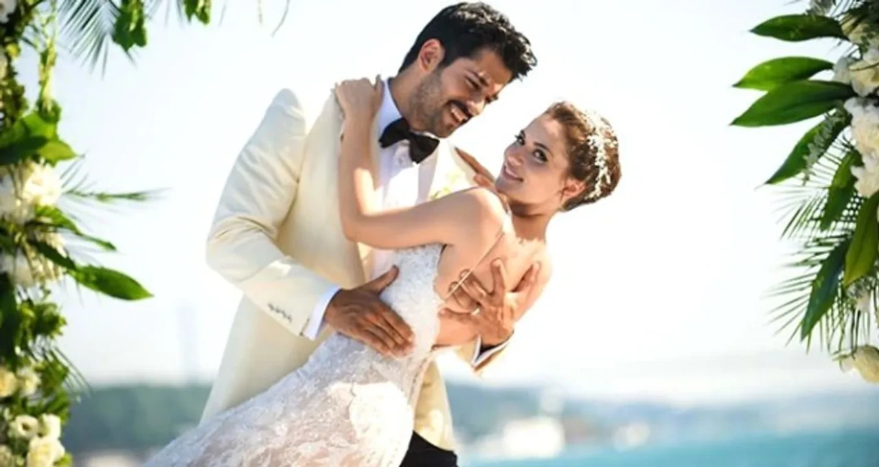 Burak Özçivit – Fahriye Evcen Çifti Evlilik Yıl Dönümlerini Maldivler’de Kutladı