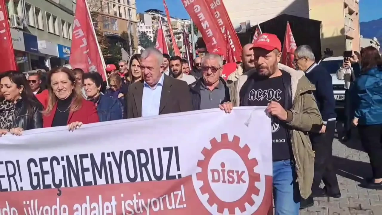 Emekçilerden DİSK'e çağrı: Emeğin değeri düşüyor, birlik olmaya hazır olun!