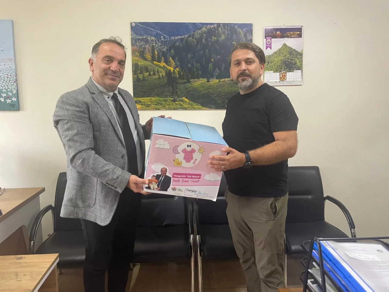 Arhavi Belediyesi’nden Yeni Doğan Ailelere “Mutlu Bebek Paketi” Desteği