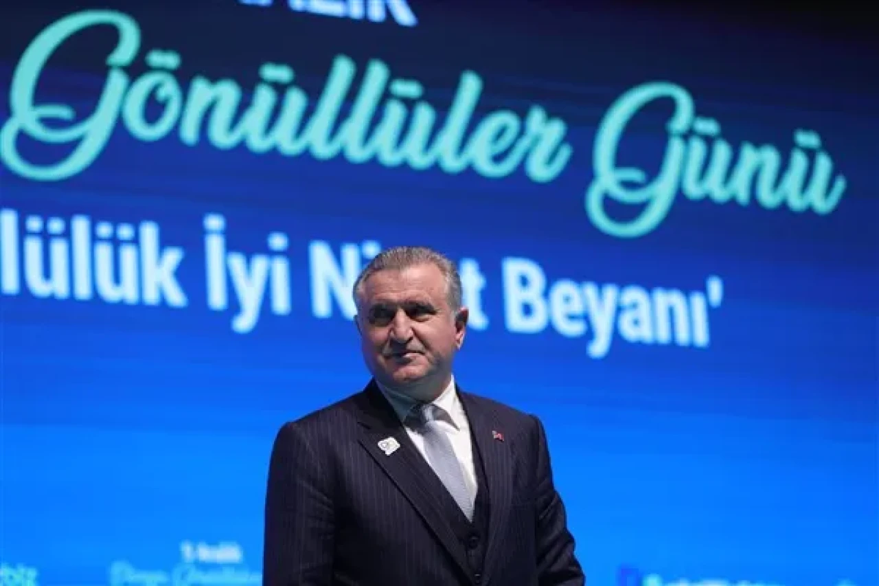 Bak: Bayrağımızın dalgalandırılmasında emeği olanlara teşekkür ediyorum