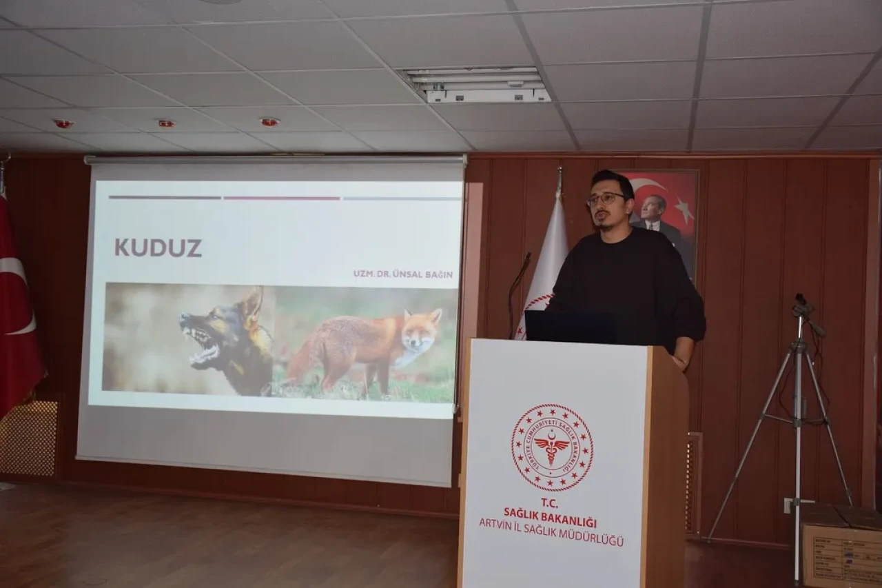 Artvin'de Sağlık Çalışanlarına Kuduz Eğitimi Verildi