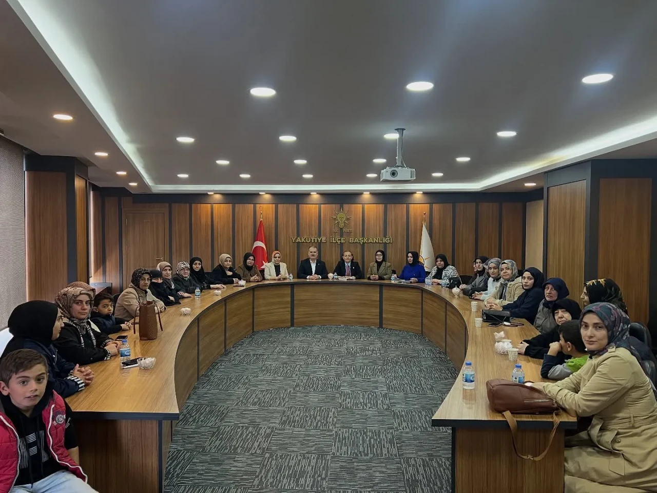 Erzurum'da Kadın Kolları Toplantısı: Güçlü Gelecek İçin Hedefler Belirlendi