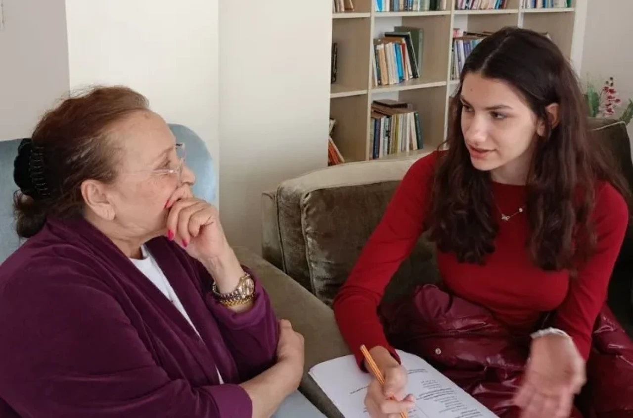 Trabzon'da öğrenciler, huzurevi sakinlerine teknoloji ve yapay zeka eğitimleri verdi