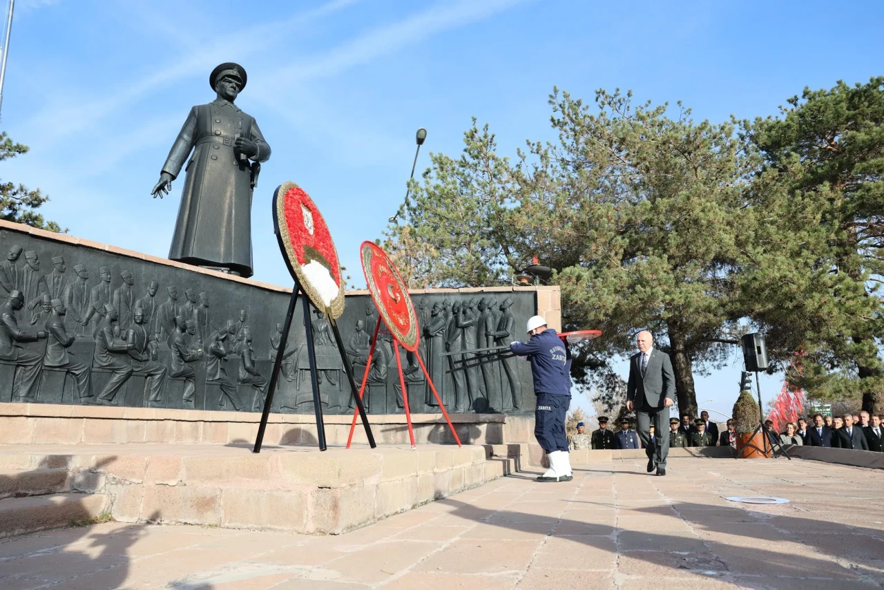 Atatürk, 87. ölüm yıldönümünde Erzurum'da saygıyla anıldı