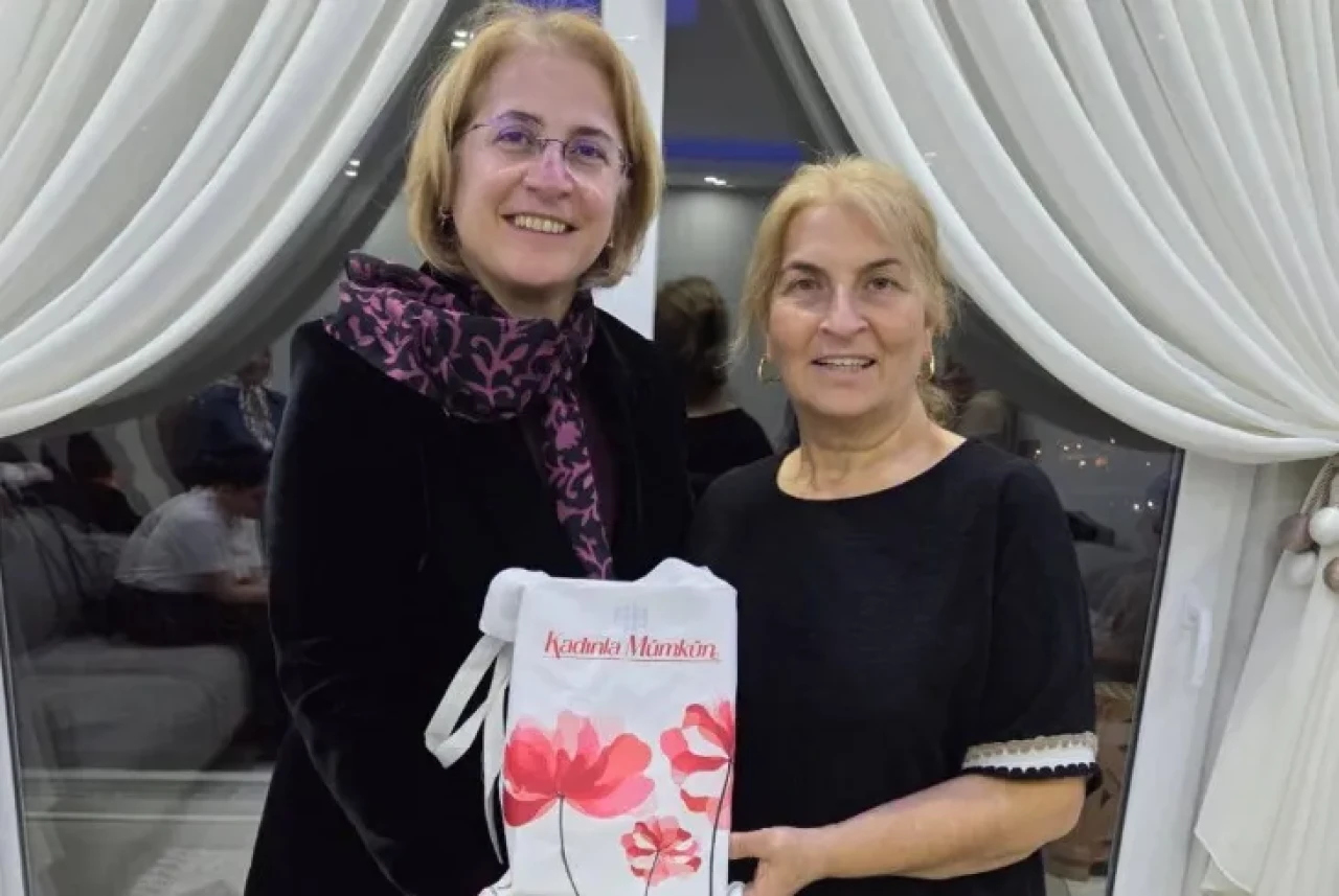 AK Parti Artvin Kadın Kolları'ndan yeni eve ziyaret ve dayanışma mesajı