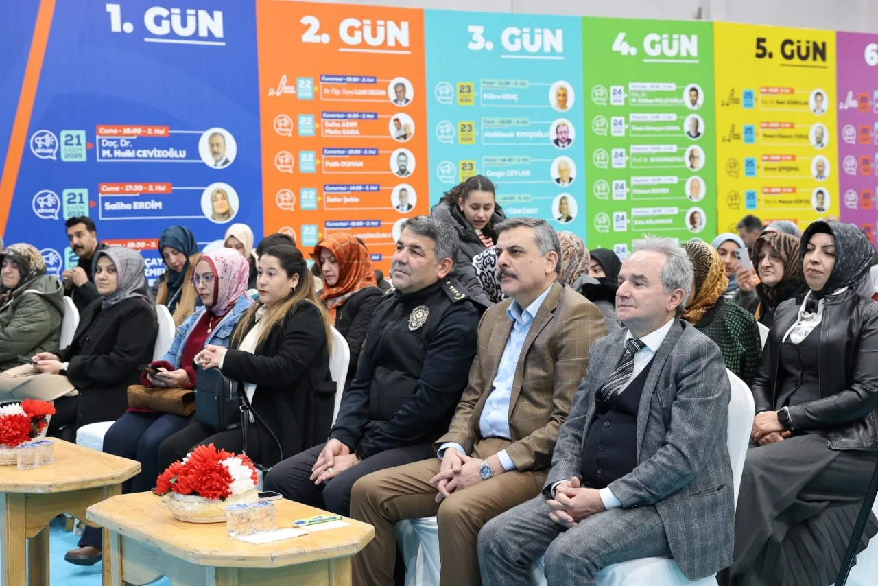 Emniyet Müdürü Karaburun, Erzurum Kitap Fuarı'nda kültürel etkinliklere destek verdi