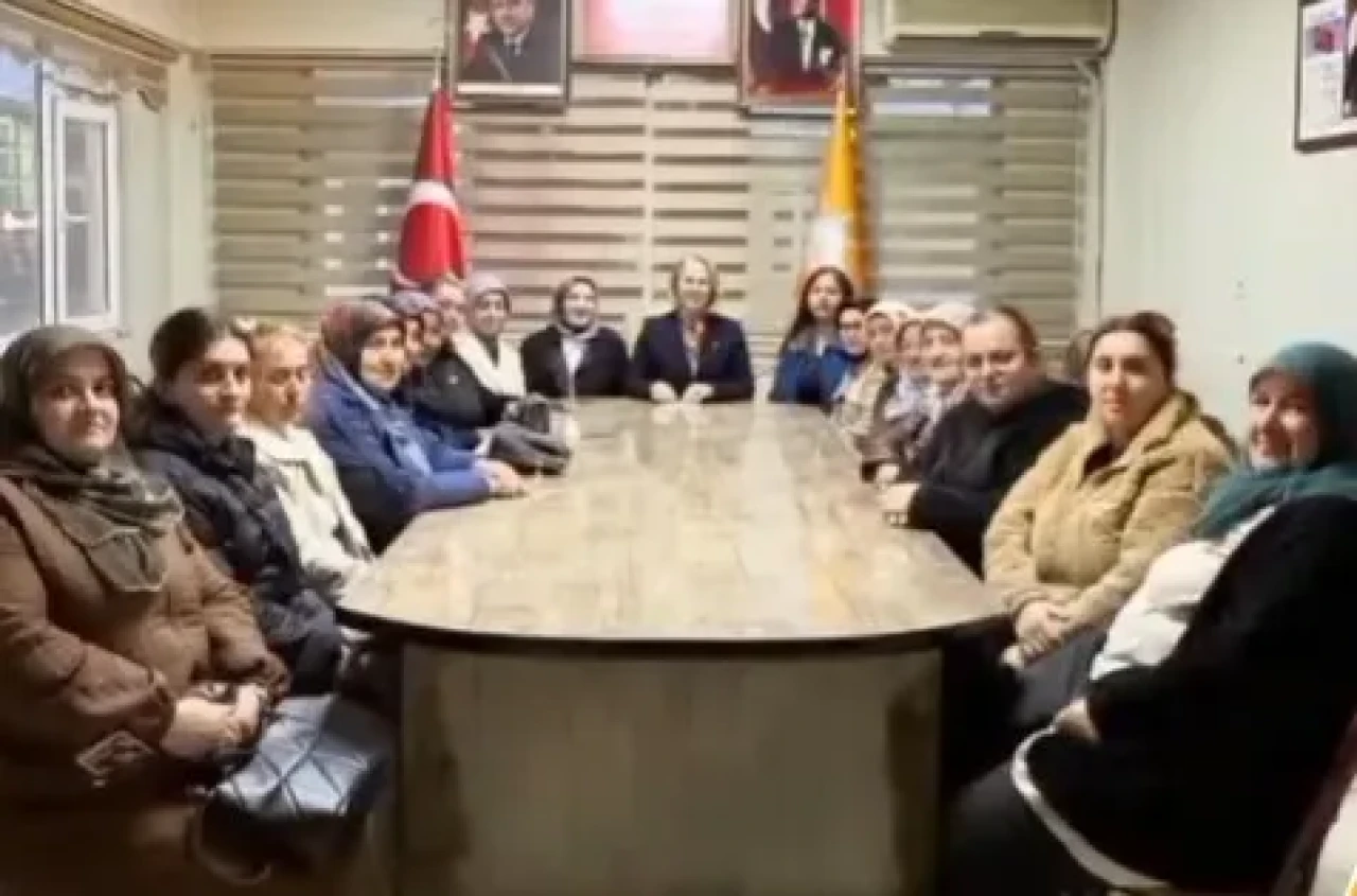 AK Parti Artvin Kadın Kolları Ardanuç'ta saha çalışması ve projeleri değerlendirdi