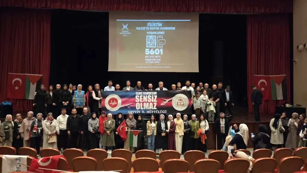 Artvin'de Filistin'e Destek Konseri büyük ilgiyle izlendi, dayanışma mesajları verildi
