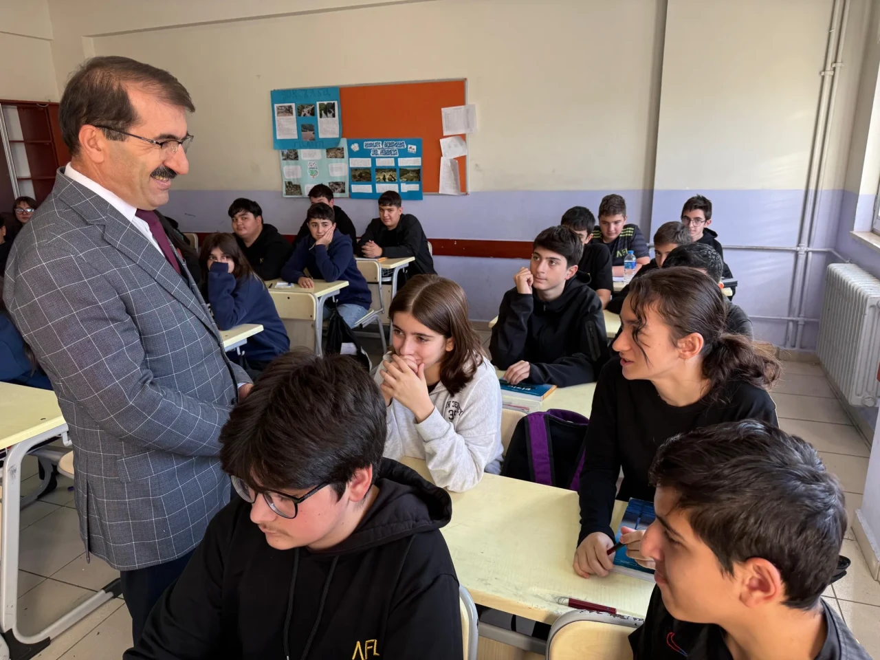 İl Millî Eğitim Müdürü Fahri Acar, Artvin Fen Lisesini Ziyaret Etti