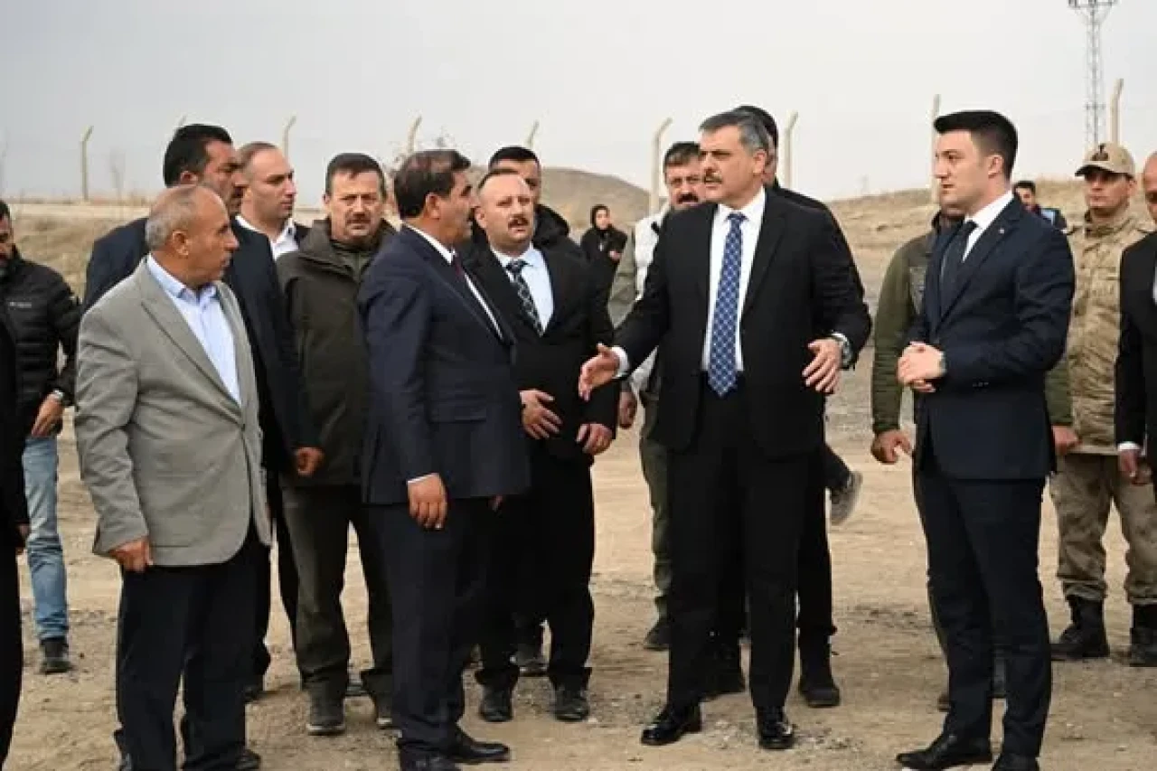 Horasan’da Sahipsiz Hayvanlar İçin Önemli Toplantı: Vali Çiftçi İlçede İncelemelerde Bulundu