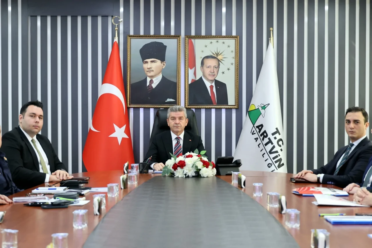 Artvin'de güvenlik toplantısı: Uyuşturucu, kaçakçılık ve asayiş önlemleri görüşüldü