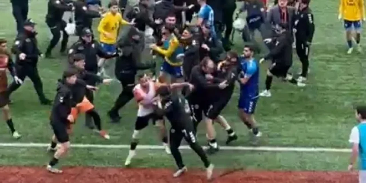 Futbol sahası ringe döndü, 24 kırmızı kart çıktı