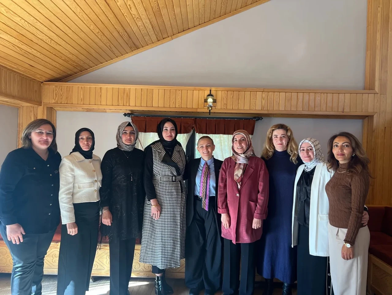 Erzurum'da AK Parti'den Kadınlar Komisyonu ile Sosyal Politika Toplantısı