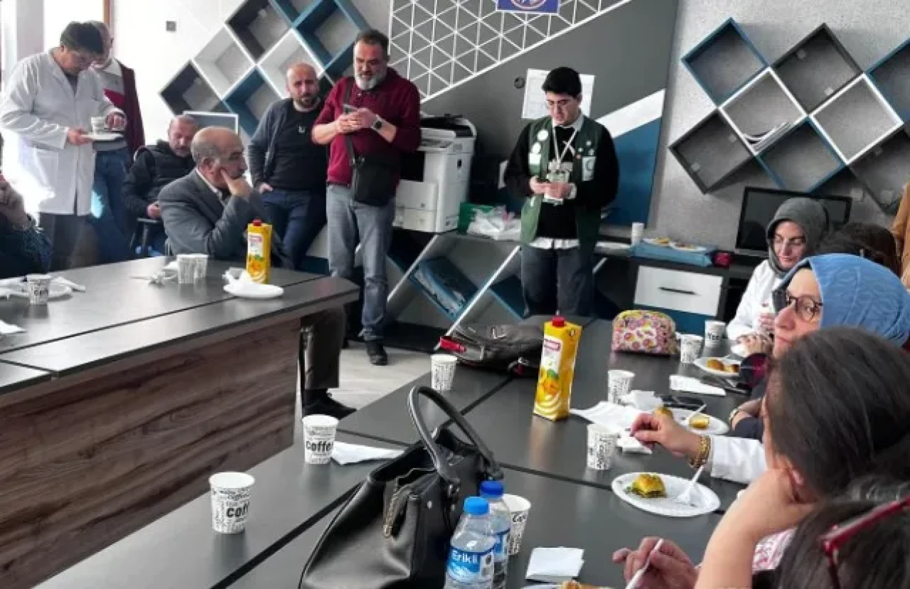 Erzurum Genç Yeşilay Öğretmenler Günü’nü özel etkinlikle kutladı