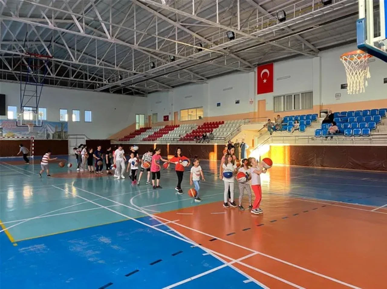 Erzurum Yakutiye’de Kırsal Mahallelere Yeni Spor Sahaları Kuruluyor
