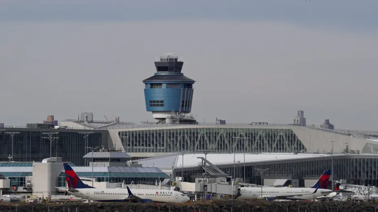 ABD'de hükümet açıldı, uçuşlar başladı