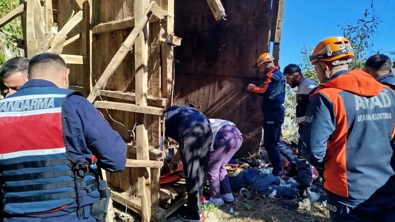 Çayeli'nde devrilen serenderin altında 2 kişi kaldı, 1 ölü 1 yaralı var