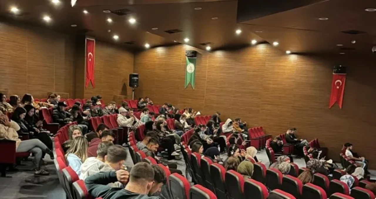 Artvin Yeşilay, öğrencilere bağımlılıkla mücadelede eğitim verdi