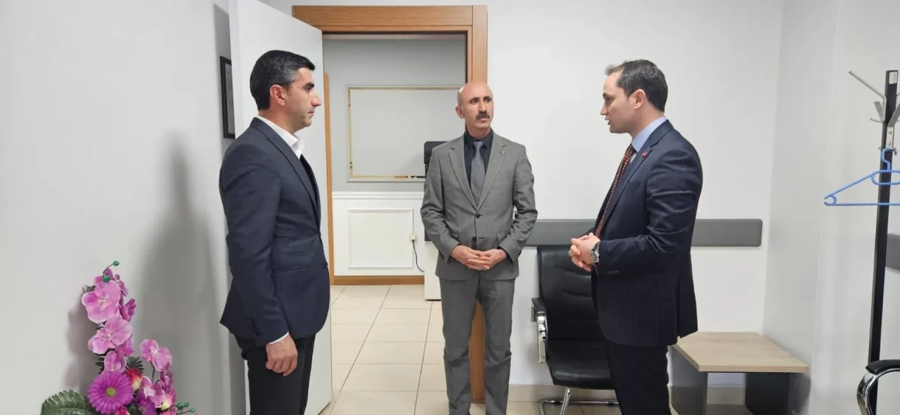 Yusufeli Kaymakamı Başara, Eğitim Müdürlüğü'nü Ziyaret Ederek Çalışmaları İnceledi