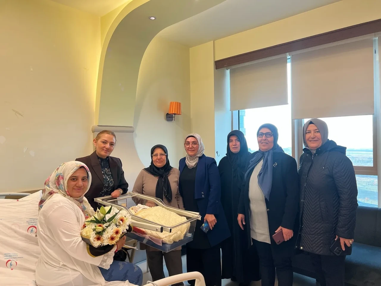 AK Parti Erzurum Teşkilatı'nın Yeni Anneye Anlamlı Ziyareti