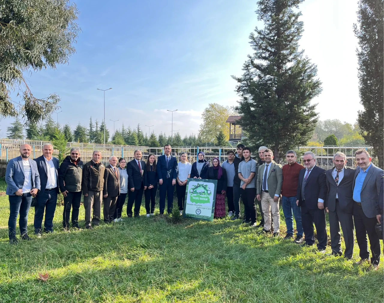 Beşikdüzü'nde 11 Kasım'da fidan dikim etkinliğiyle doğaya nefes oldu
