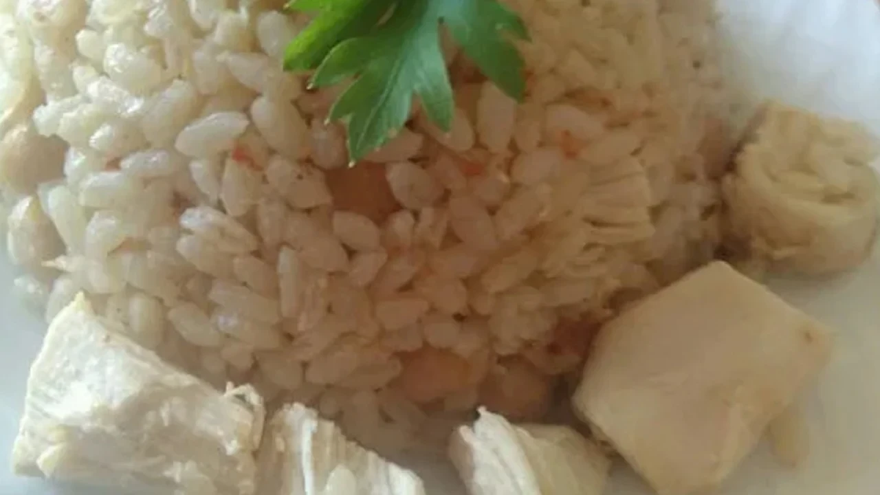 Pakistan Mutfağının Öne Çıkan Lezzeti: Tavuklu Pilav Tarifi!