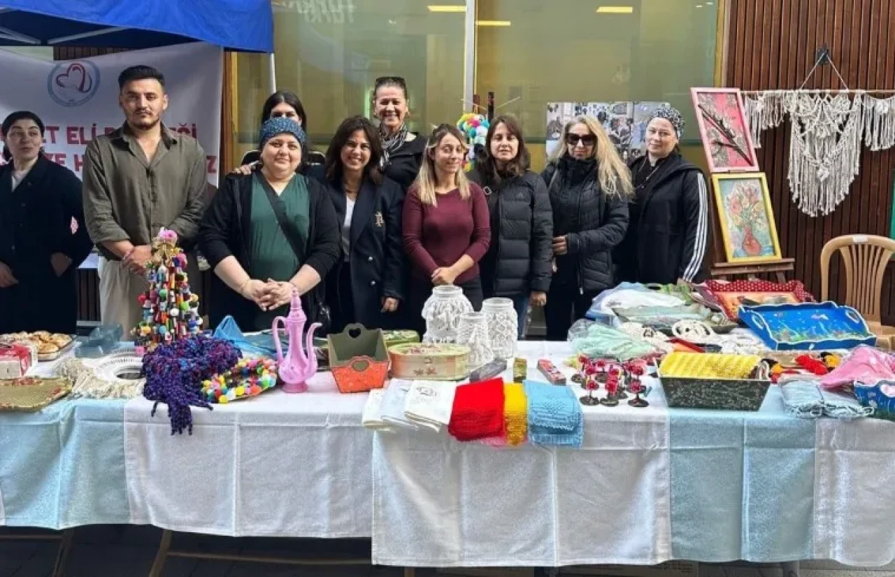 Huzurevi sakinleri kermeste bir araya gelerek sosyal bağlarını güçlendirdi