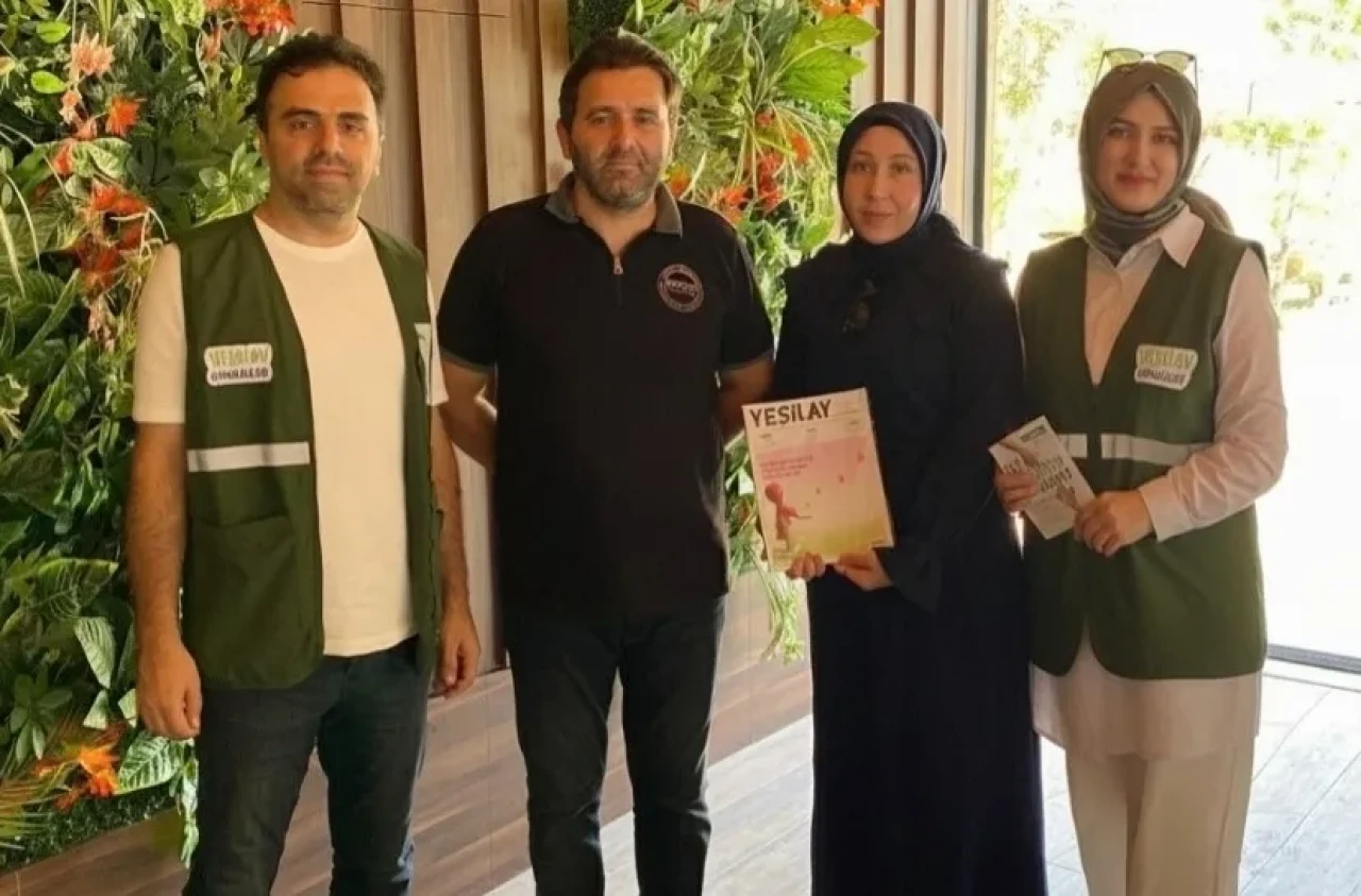 Yeşilay Artvin, Bağımlılıkla Mücadelede Farkındalık için Esnafları Ziyaret Ediyor