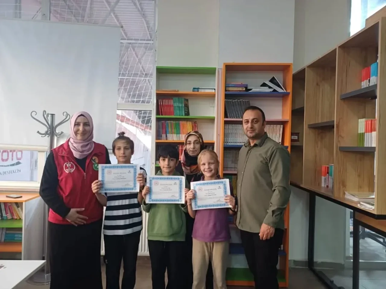 Cumhuriyet Bayramı'nda Hopa'da Mangala Yarışması ve Okuma Ödülleri Büyük İlgi Gördü