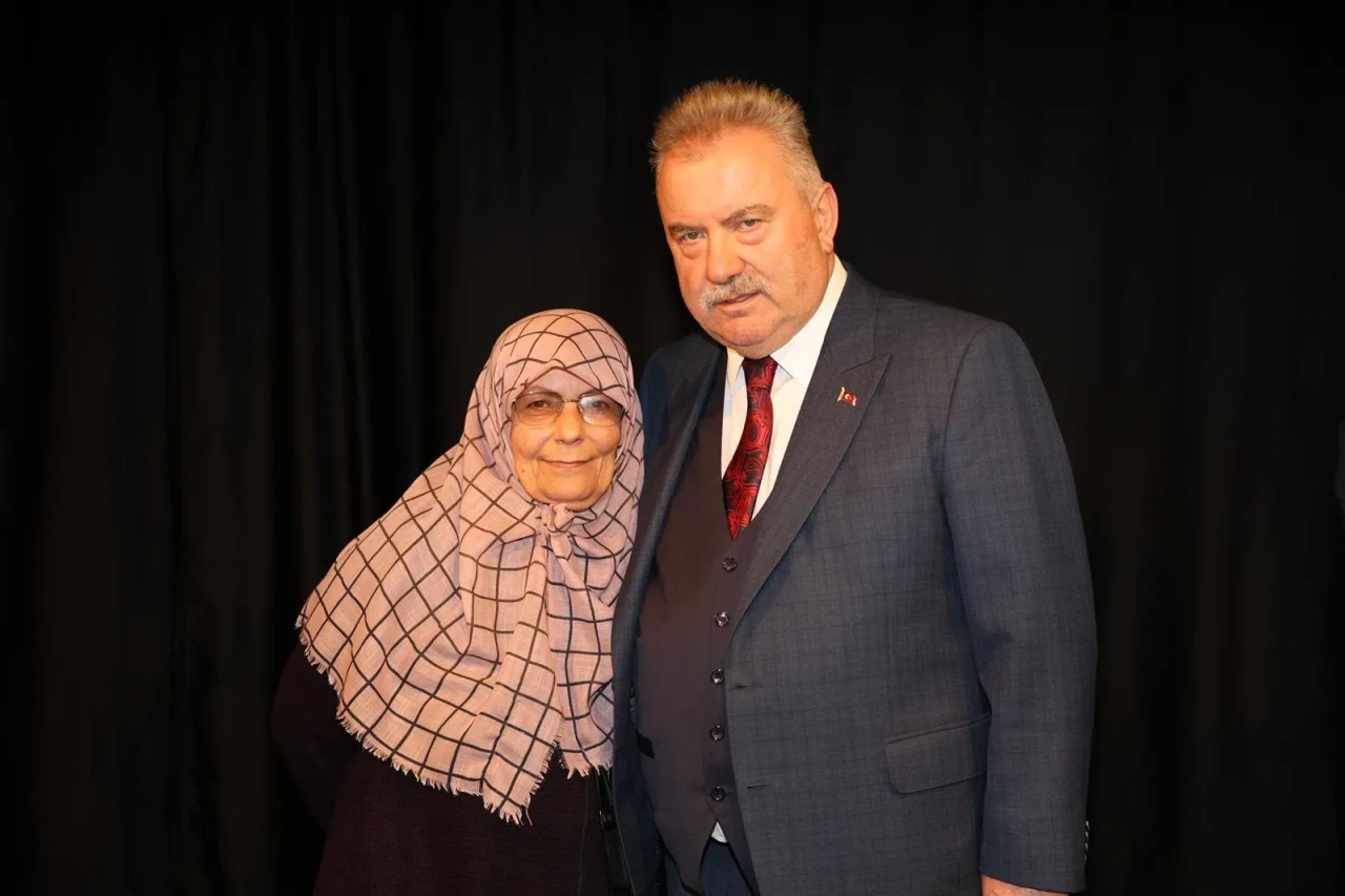 Rize'de Halk Günü'nde vatandaşlarla buluşan AK Parti İl Başkanı katılımcılara teşekkür etti