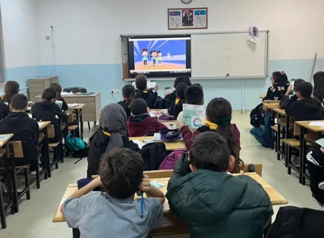 Erzurum Genç Yeşilay'dan öğrencilere bağımlılıklardan korunma eğitimi etkinliği